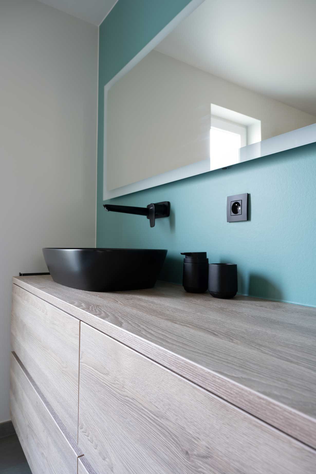 Vernieuwd badkamer meubel na sanitaire renovatie in Deinze