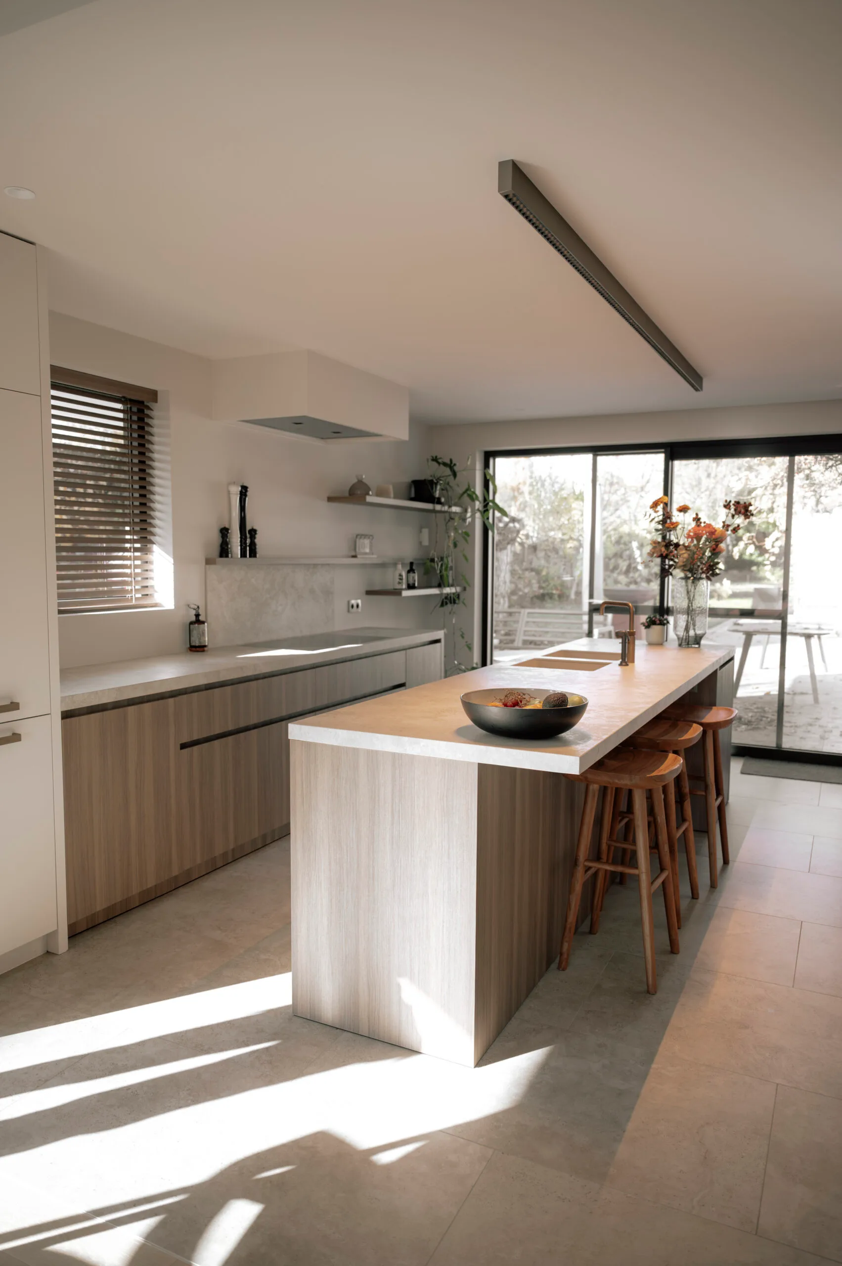 Overzicht van afwerking van sanitair in een nieuwe keuken